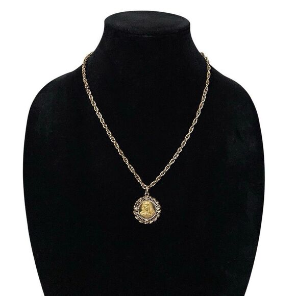 Vintage 18K 750 Gold Virgin Mary Madonna Pendant Charm Italy with Chain & Box 5g - Picture 4 of 14